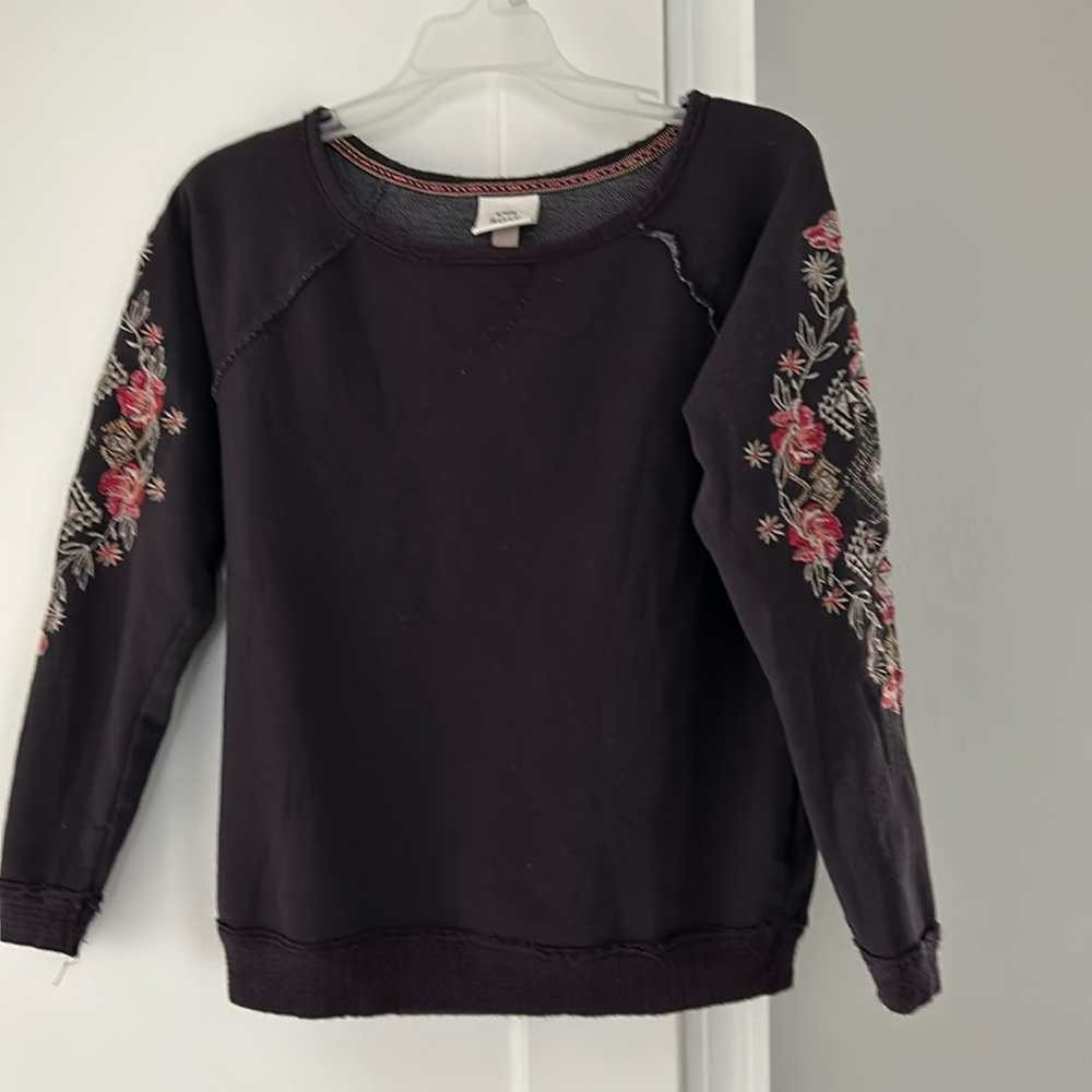 Knox Rose sweatshirt